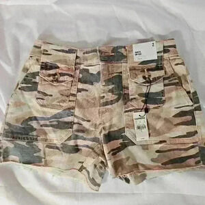 😍 New With Tags 😍 - EXPRESS Shortie Mid Rise Shorts, Salmon Pink Camo, Size 2